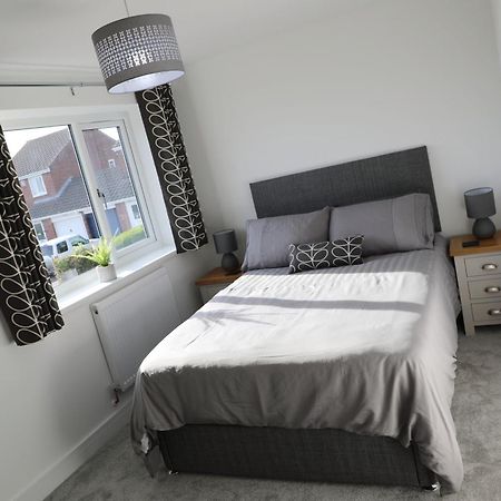 Modern, Two Double Bedroom House With Free Parking Chepstow Eksteriør billede