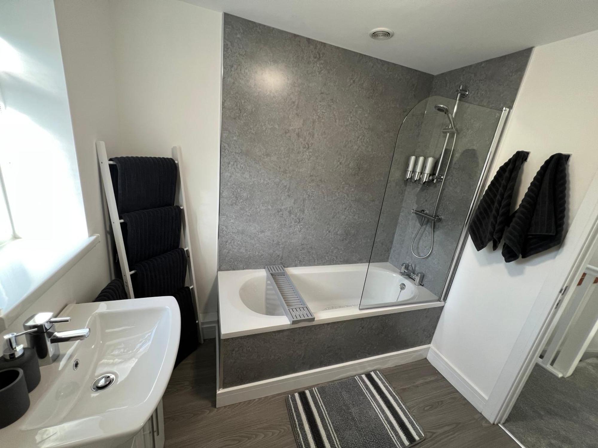 Modern, Two Double Bedroom House With Free Parking Chepstow Eksteriør billede