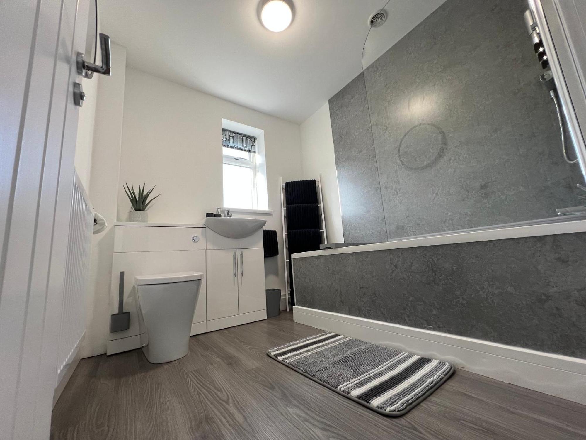 Modern, Two Double Bedroom House With Free Parking Chepstow Eksteriør billede