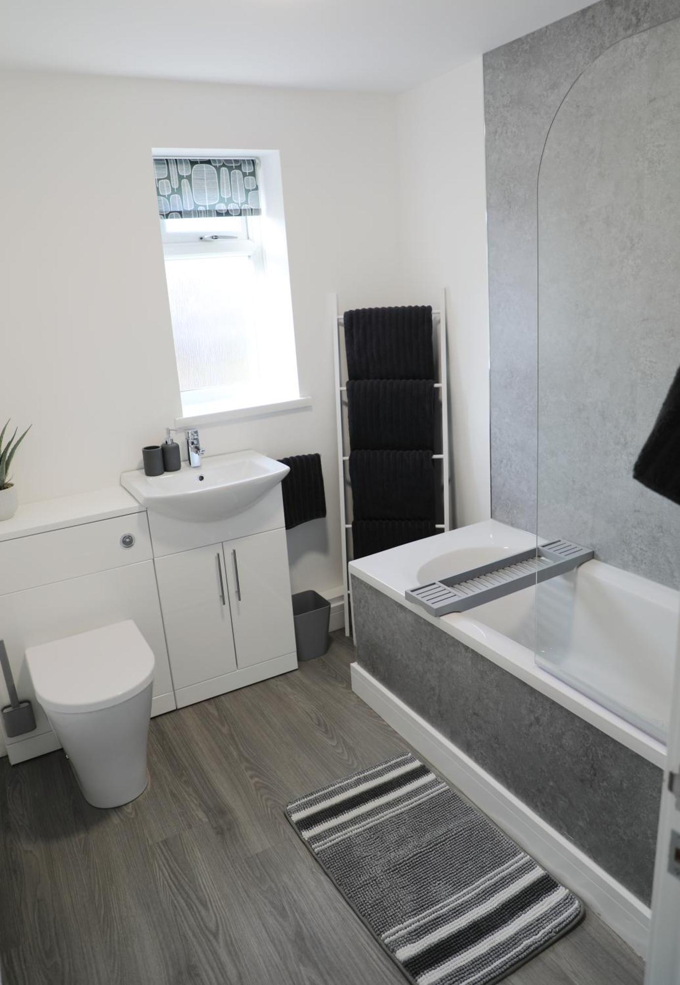 Modern, Two Double Bedroom House With Free Parking Chepstow Eksteriør billede