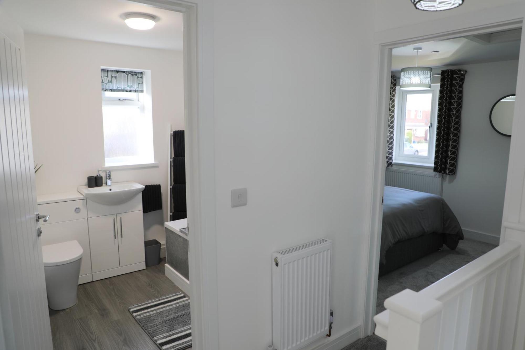 Modern, Two Double Bedroom House With Free Parking Chepstow Eksteriør billede